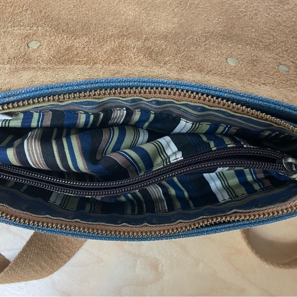 Jesslyn Shoulder Bag - Picture 9 of 11